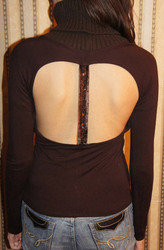Женская одежда,  кофта коричневая,  с открытой спиной,  большой ворот.